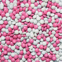250 gram chocolade lentiles (minidragee) in blauw of roze