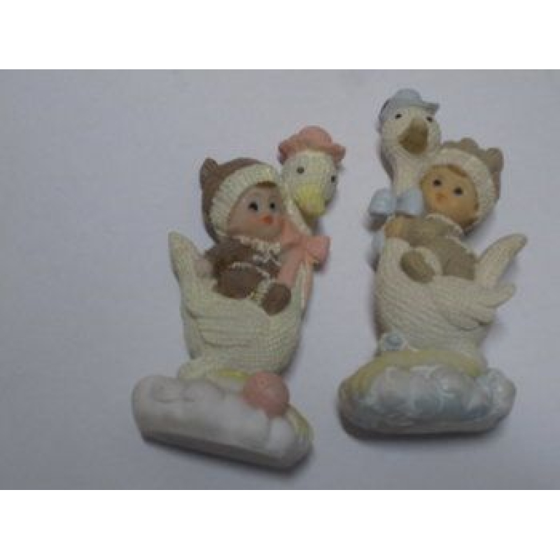 beeldje ooievaar met baby gebreid pakje